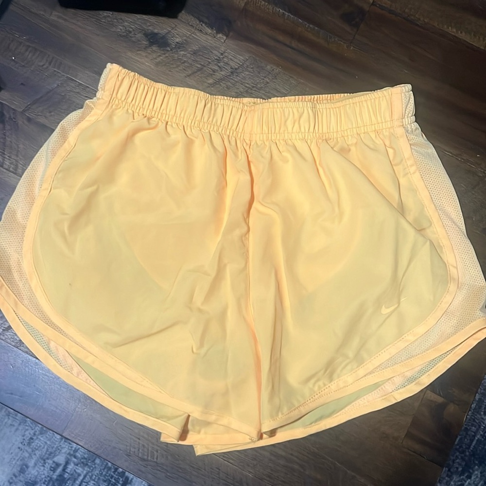 Nike Dri Fit Tempo - Yellow